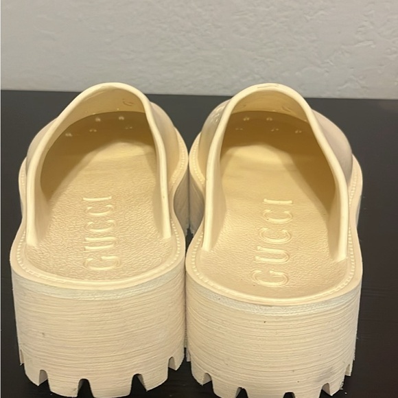 Gucci Rubber Platform Mules in the color cream - Picture 3 of 3